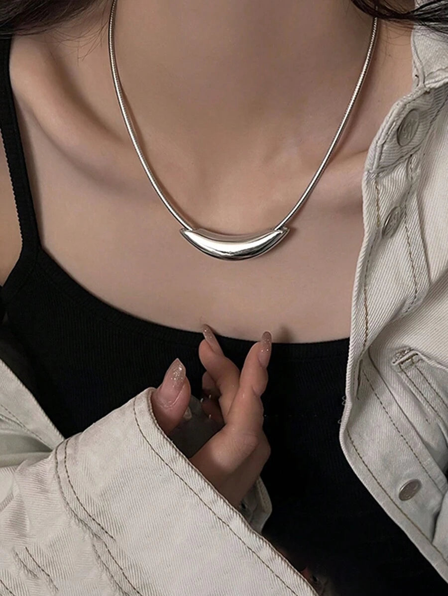 Sculpted Curve: Minimal Gold-Plated Curved Tube Choker Necklace for Women