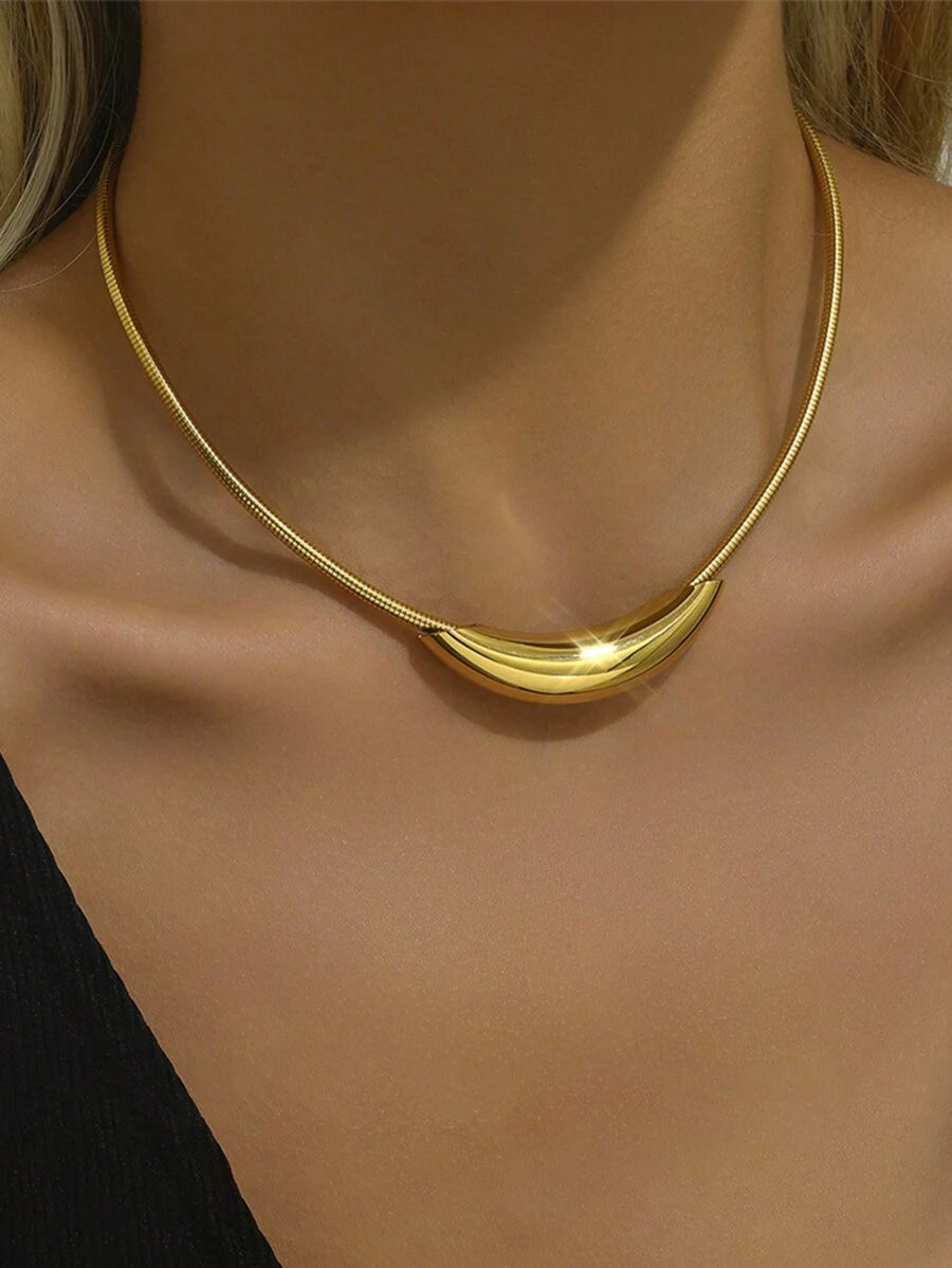 Sculpted Curve: Minimal Gold-Plated Curved Tube Choker Necklace for Women
