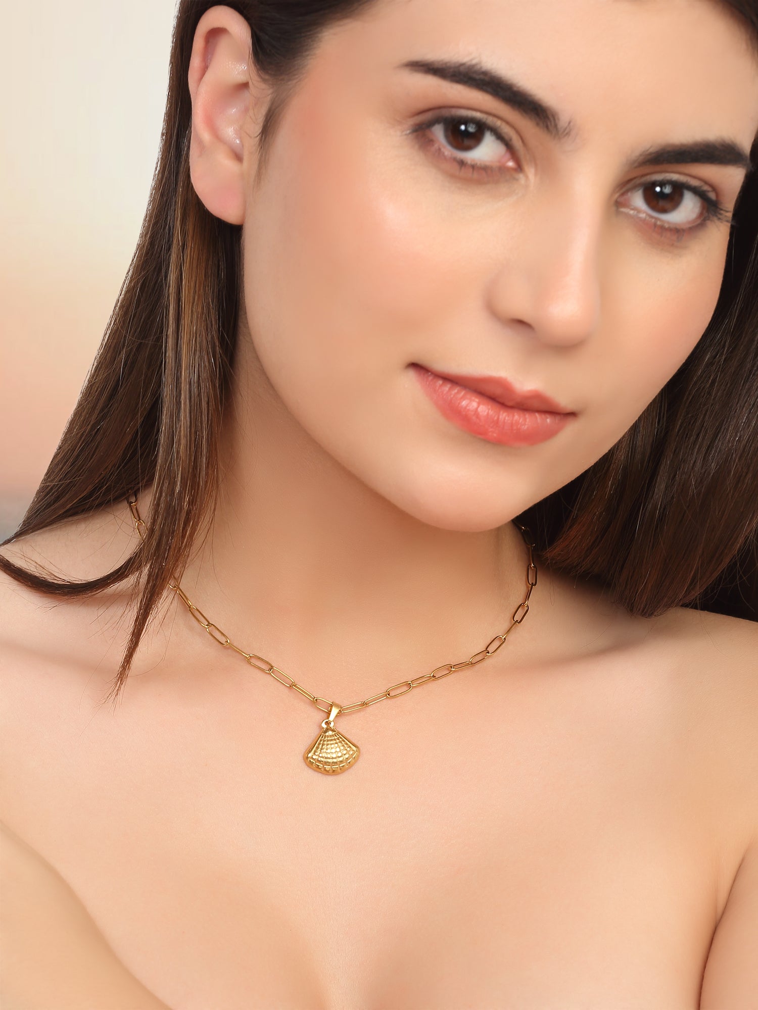 18K Gold Plated Dainty Small Shell Pendant with Link Chain