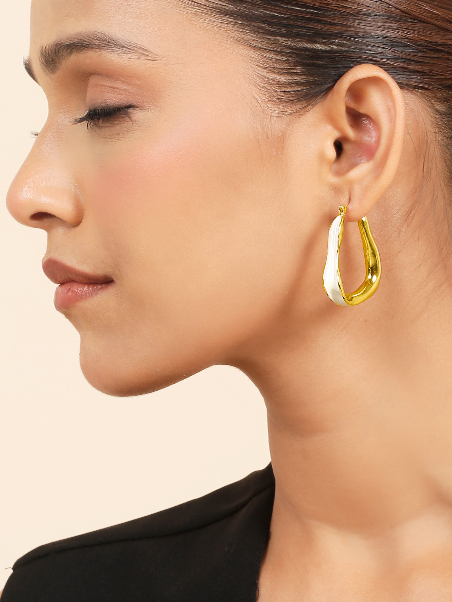 1 Pair White Enamel & Gold Asymmetric Hoop Earrings for Women