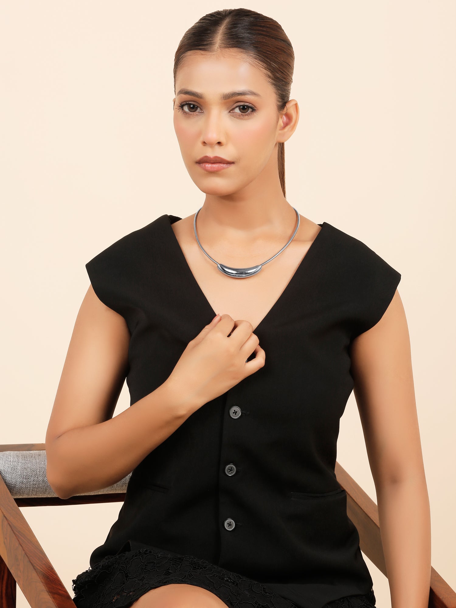 Sculpted Curve: Minimal Gold-Plated Curved Tube Choker Necklace for Women