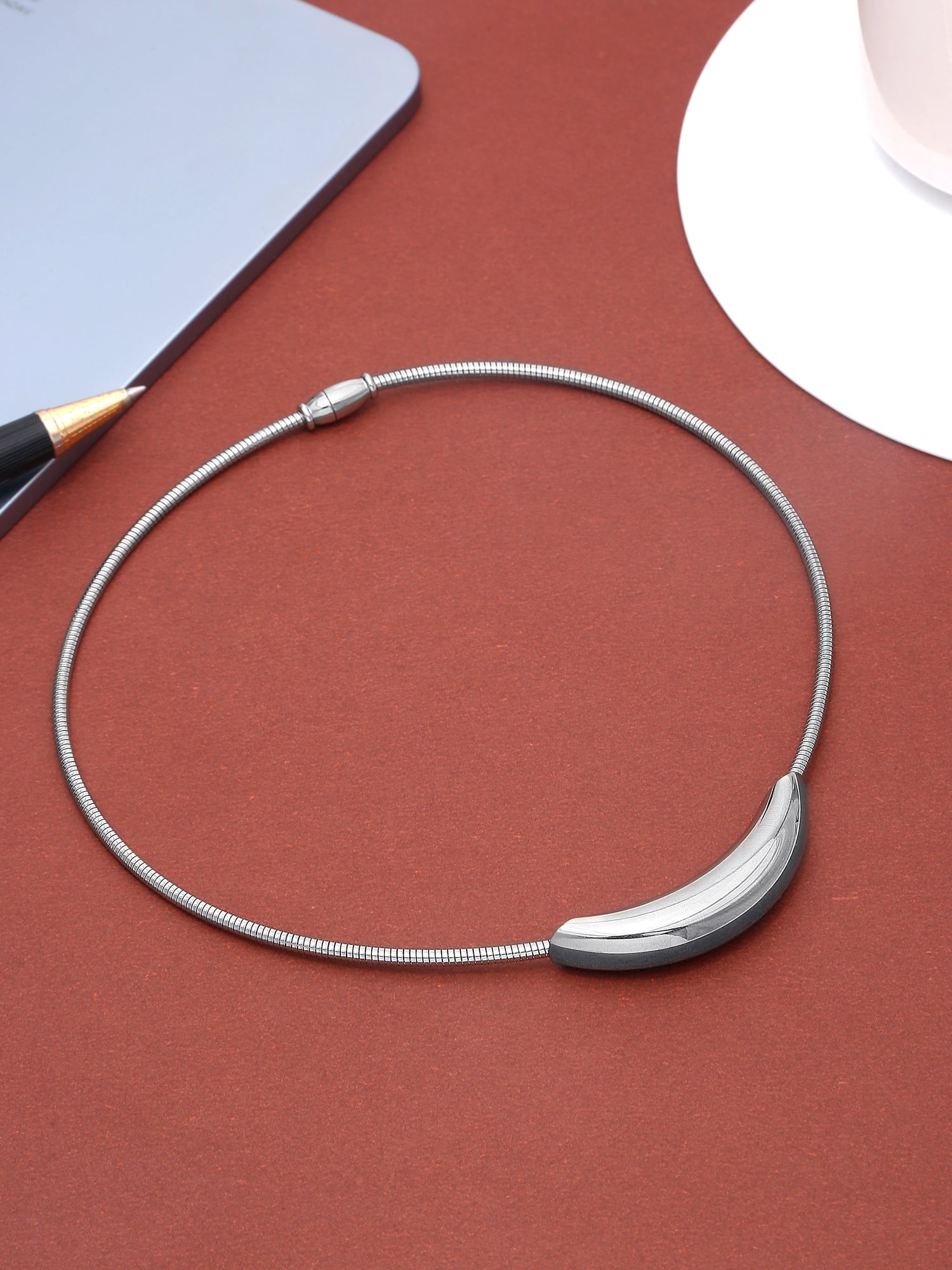 Sculpted Curve: Minimal Gold-Plated Curved Tube Choker Necklace for Women