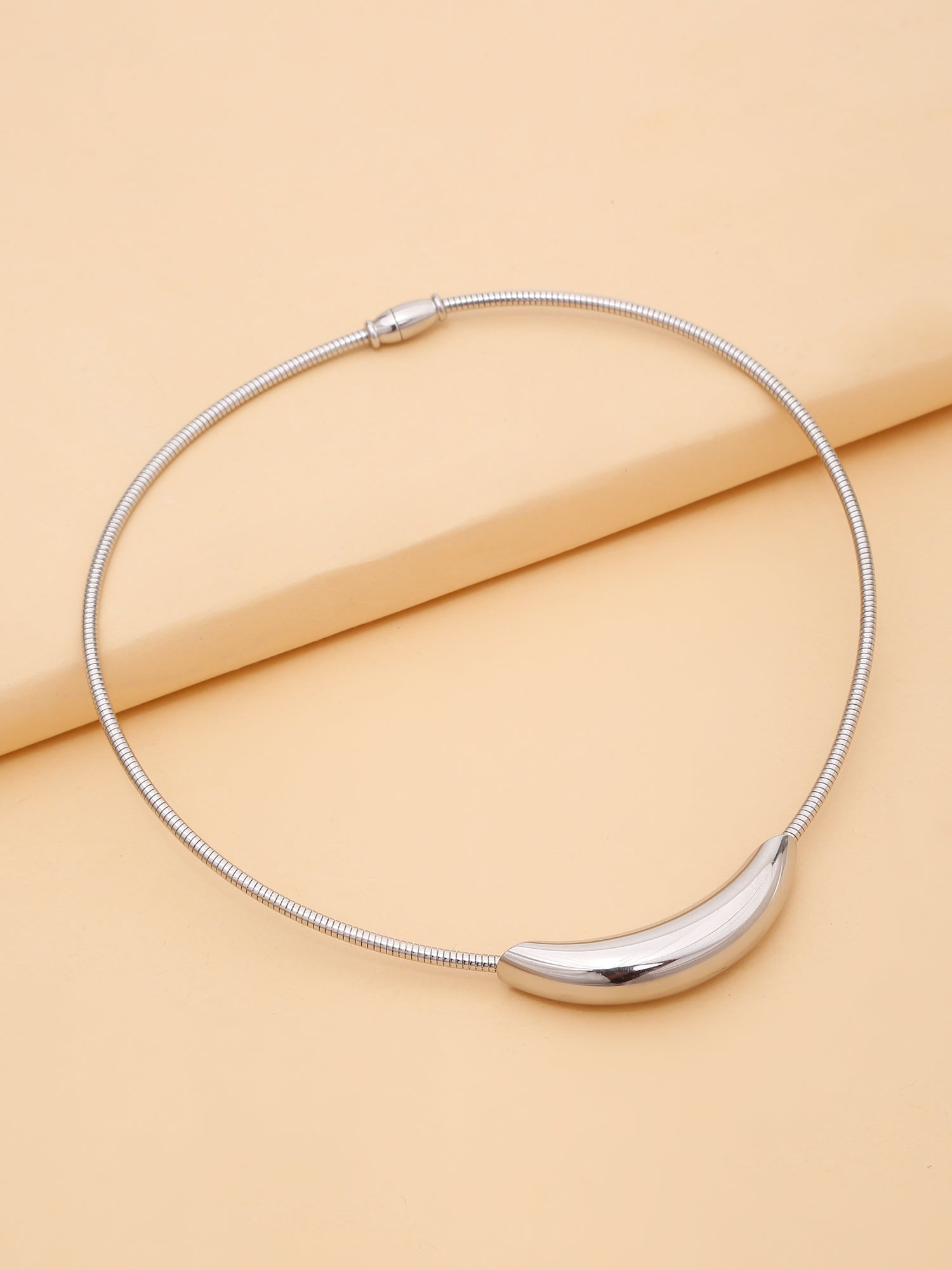 Sculpted Curve: Minimal Gold-Plated Curved Tube Choker Necklace for Women