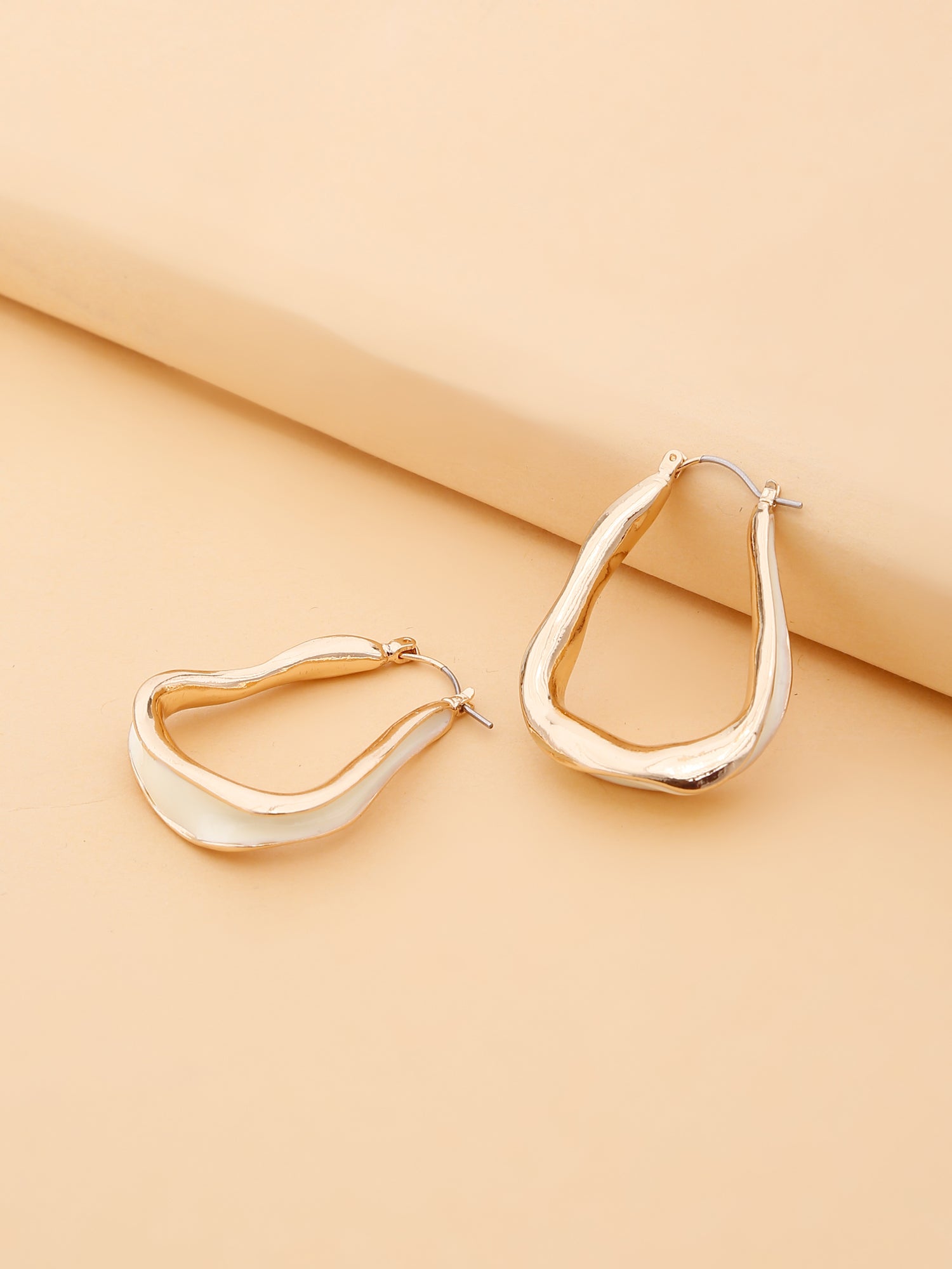 1 Pair White Enamel & Gold Asymmetric Hoop Earrings for Women