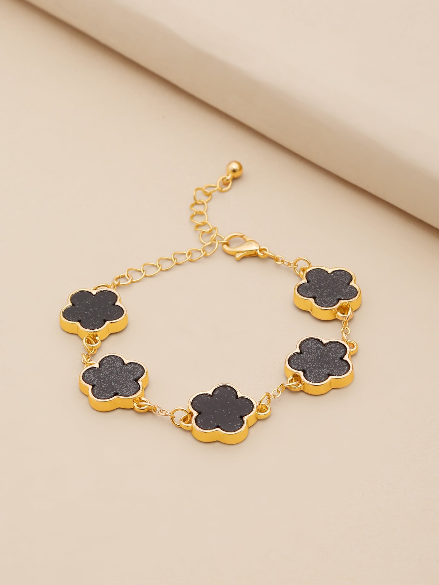 1pc Elegant Gold-Plated Black Clover Flower Chain Bracelet for Women