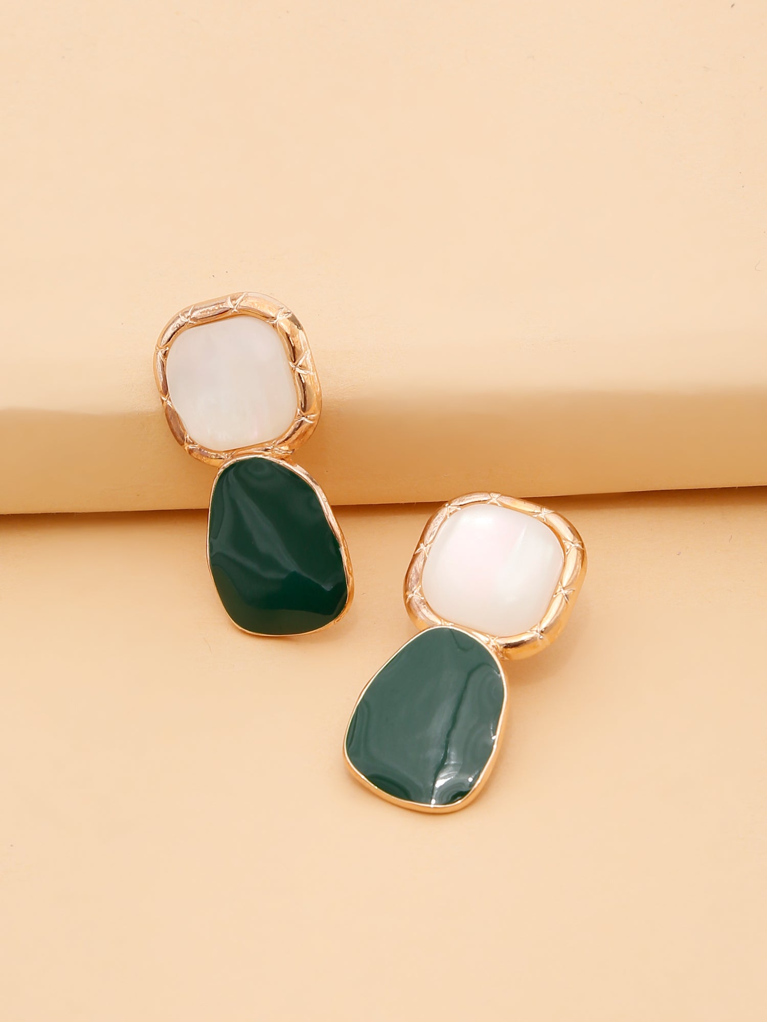 1 Pair Asymmetrical Gold-Plated Black Stone & Pearl Stud Earrings – Retro Chic Classic