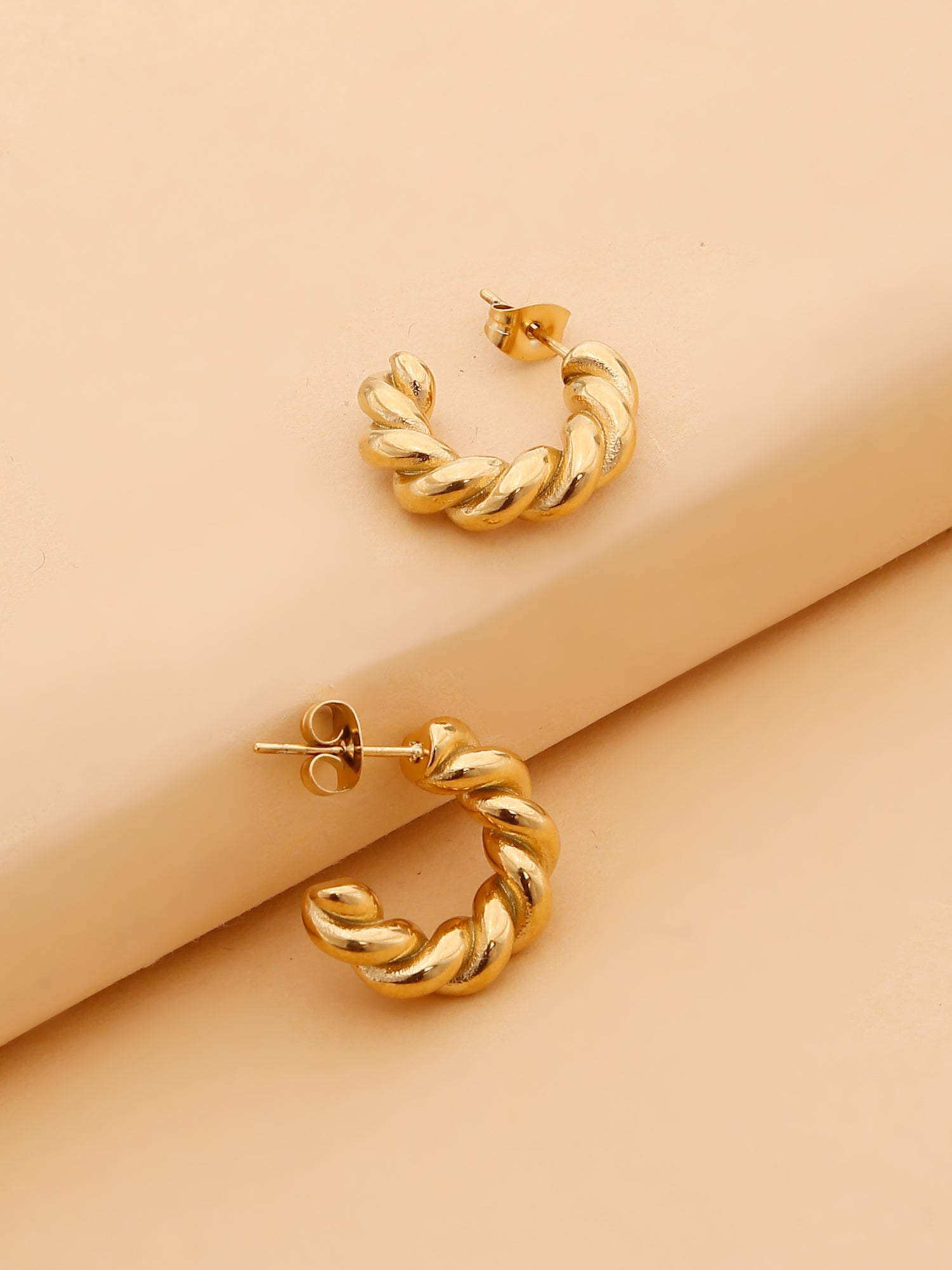1 Pair Minimalist Twist Design 18K Gold-Plated Stainless Steel Hoop Earrings