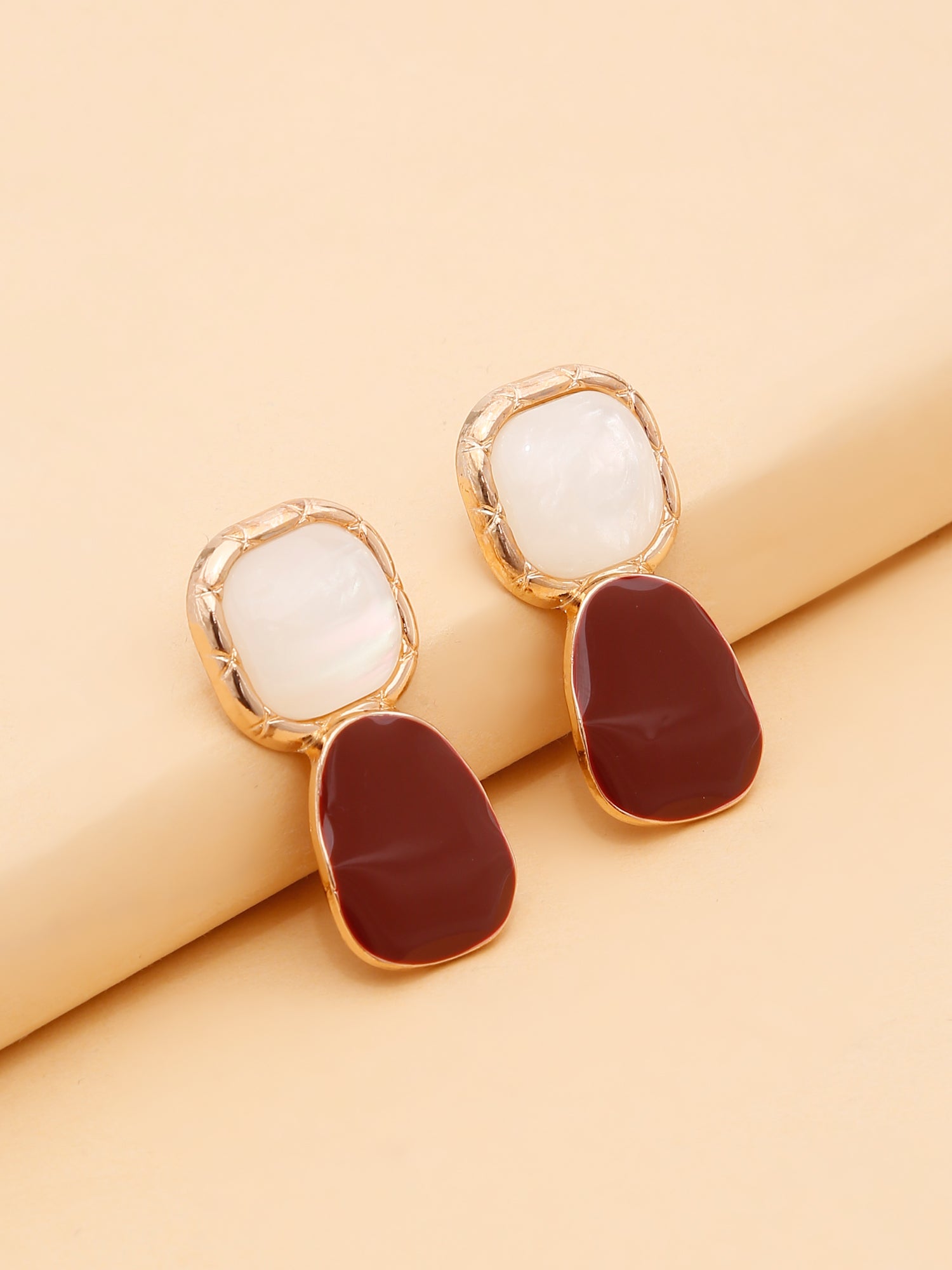 1 Pair Asymmetrical Gold-Plated Black Stone & Pearl Stud Earrings – Retro Chic Classic