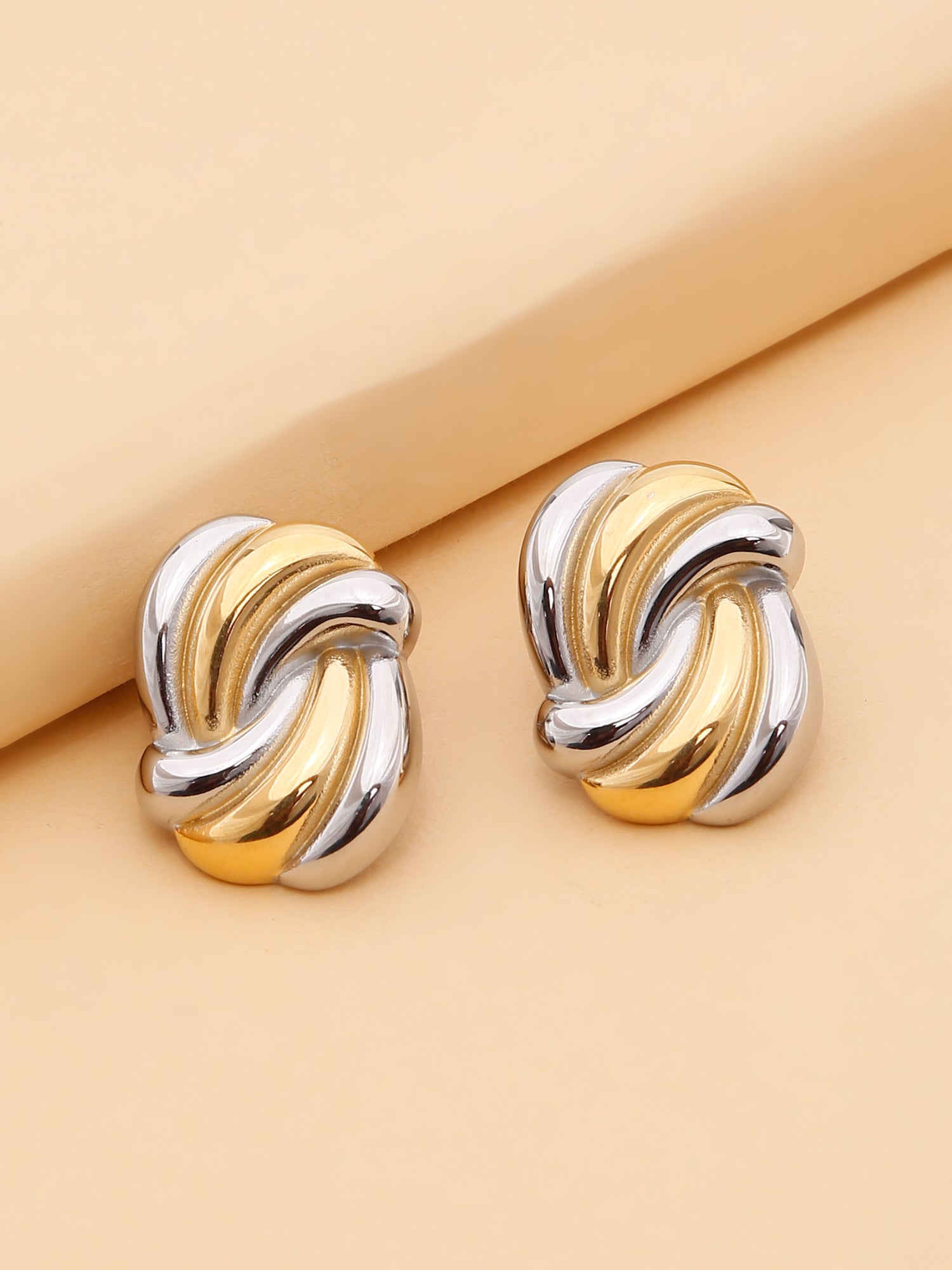Uworld 1pc 18K Gold Plated Stainless Steel Wave Pattern Stud Earrings