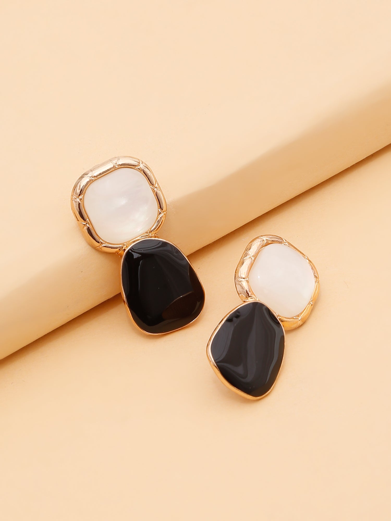 1 Pair Asymmetrical Gold-Plated Black Stone & Pearl Stud Earrings – Retro Chic Classic