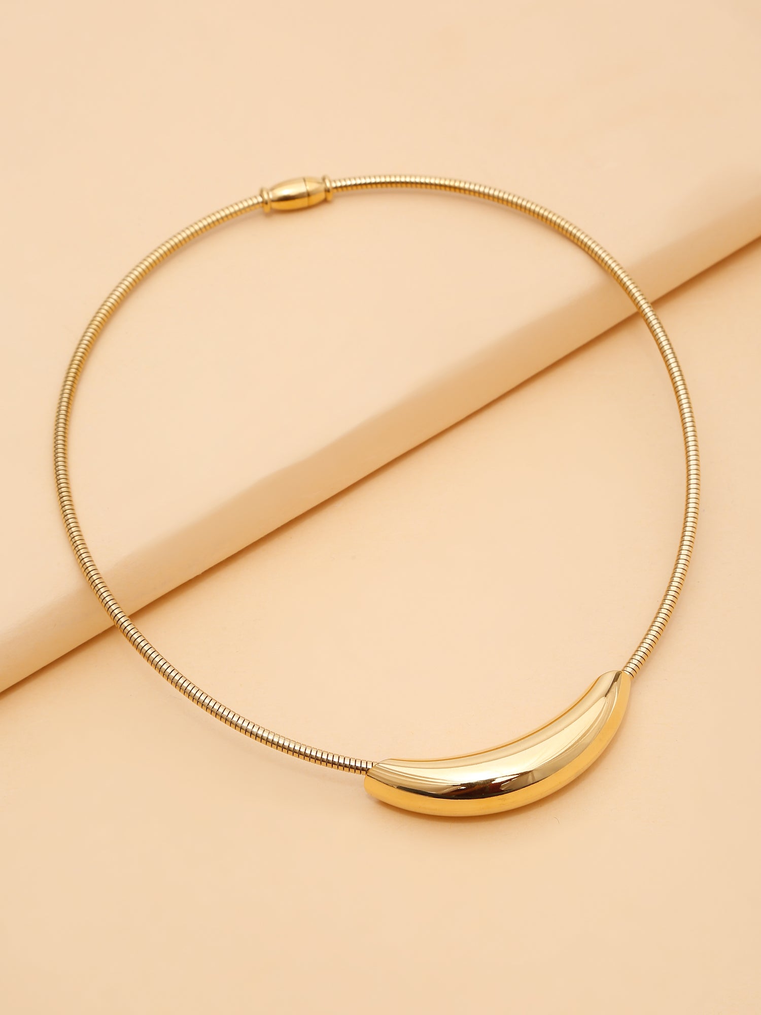 Sculpted Curve: Minimal Gold-Plated Curved Tube Choker Necklace for Women