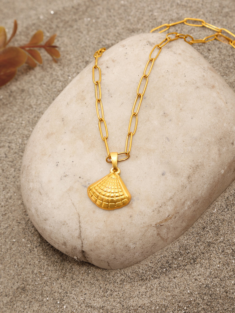 18K Gold Plated Dainty Small Shell Pendant with Link Chain