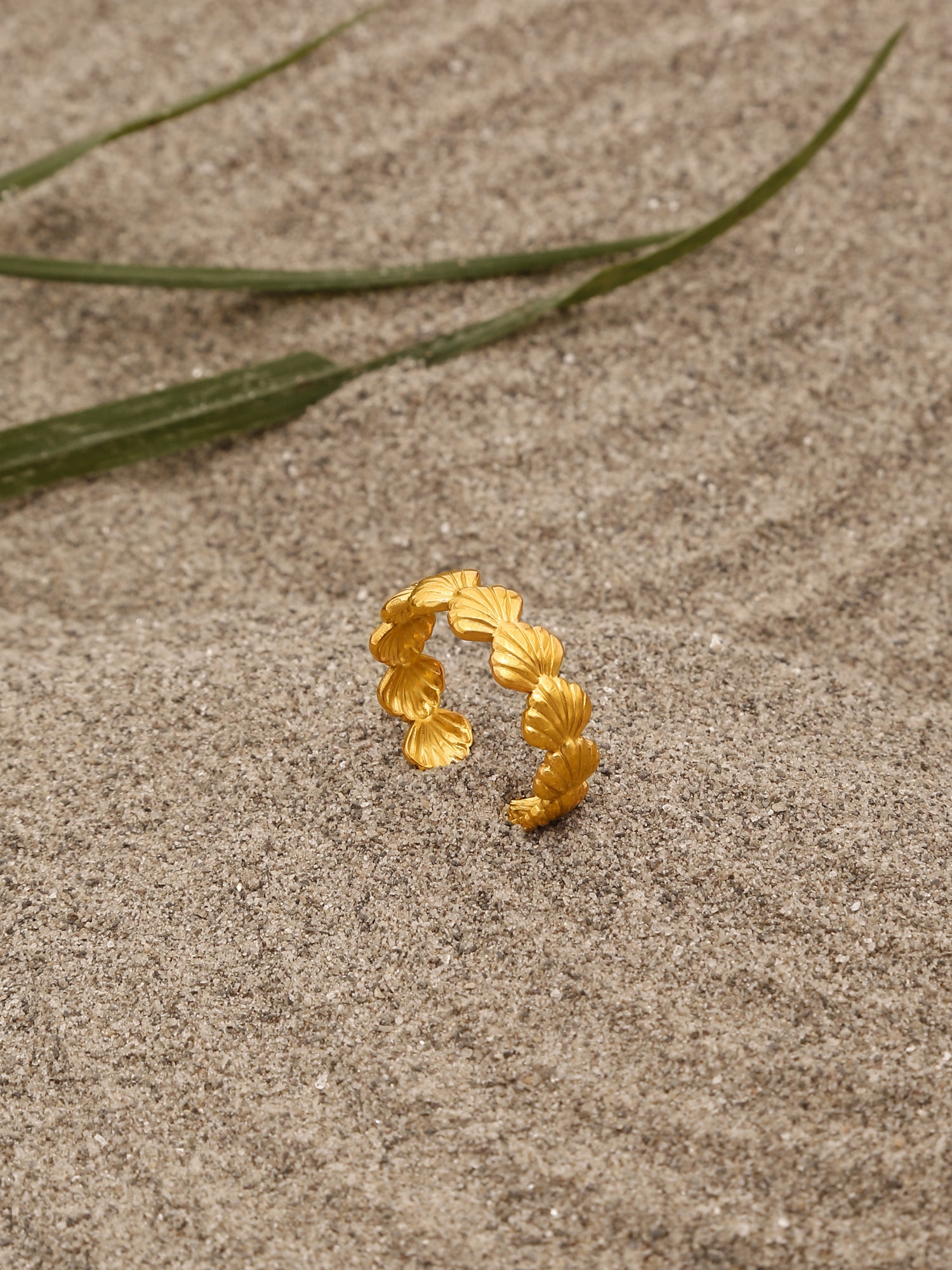 18k Gold-Plated All Around Small Shell Adjustable Ring