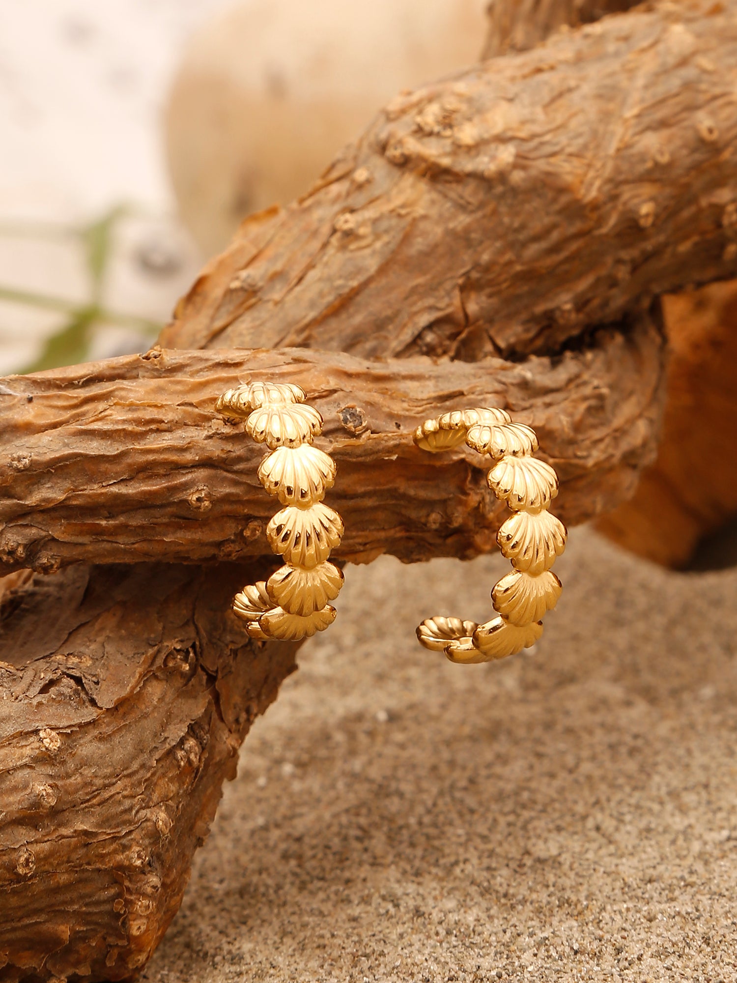 Golden Fan Shell C-shaped stud earrings